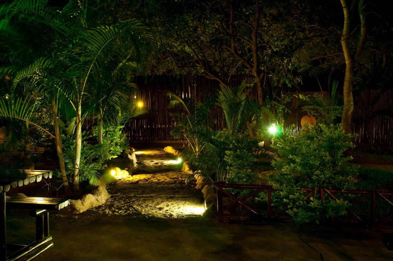 Pezulu Tree House Lodge Hoedspruit Exterior photo